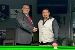 Tournament Director James Chambers shakes hands with Billy Castle.